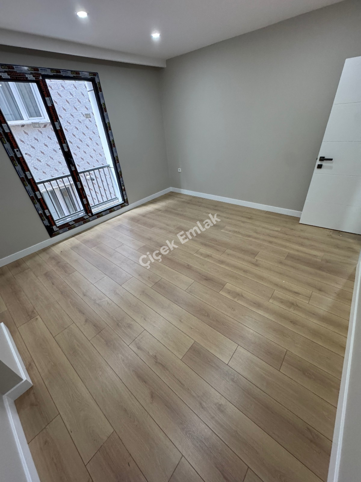 Binevler'de Metro'ya Çok Yakın 2+1 & 100 m2 Sıfır Lüks Konut Satılık