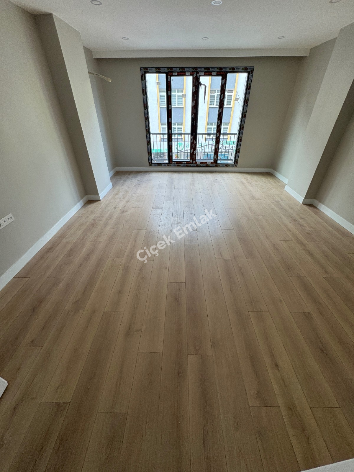 Binevler'de Metro'ya Çok Yakın 2+1 & 100 m2 Sıfır Lüks Konut Satılık