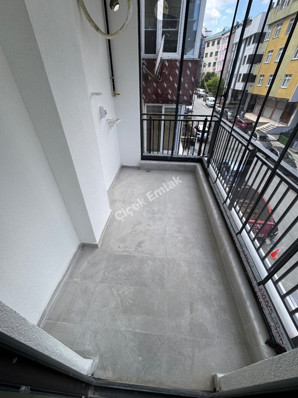 Binevler'de Metro'ya Çok Yakın 2+1 & 100 m2 Sıfır Lüks Konut Satılık