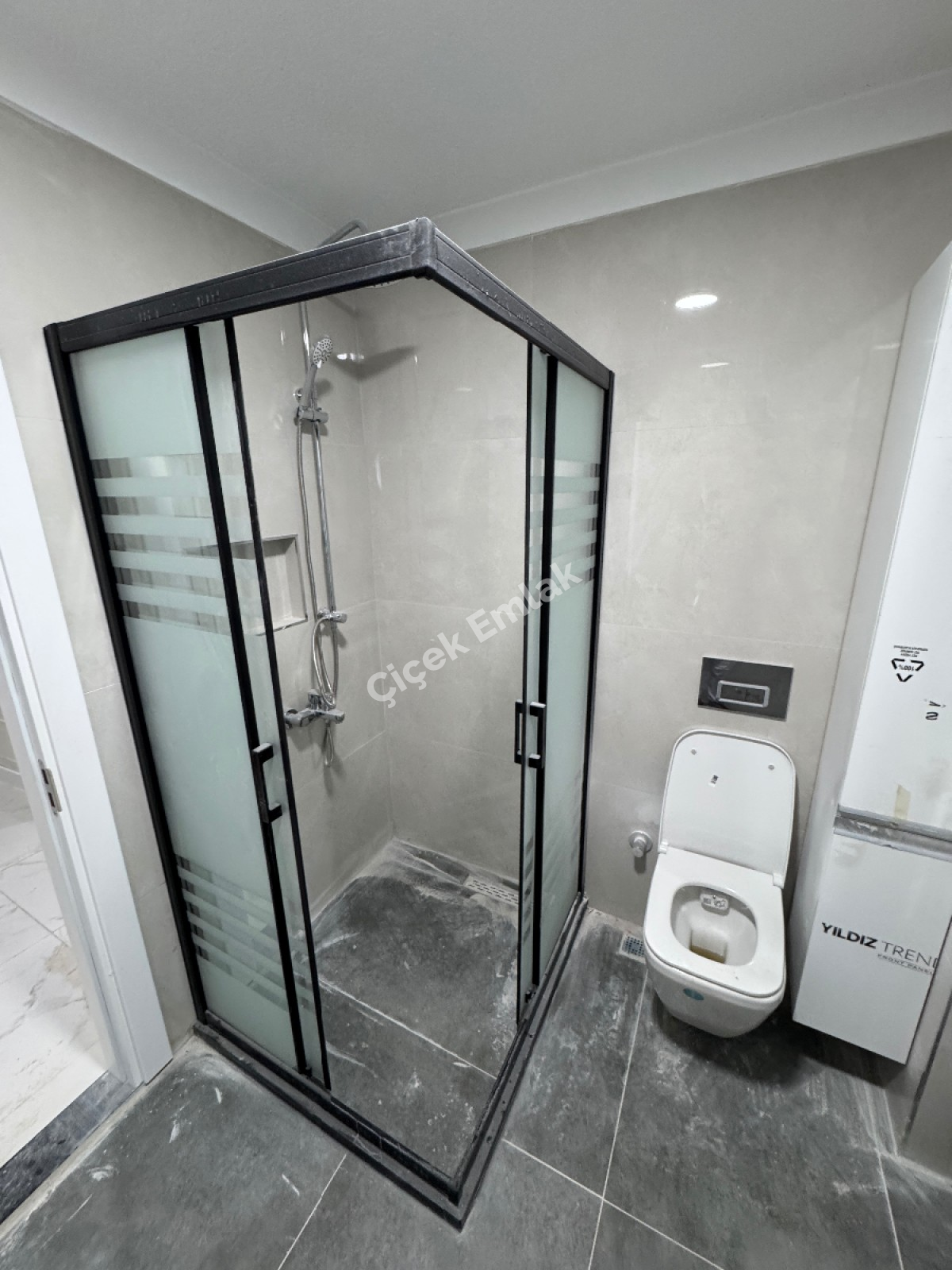 Binevler'de Metro'ya Çok Yakın 2+1 & 100 m2 Sıfır Lüks Konut Satılık