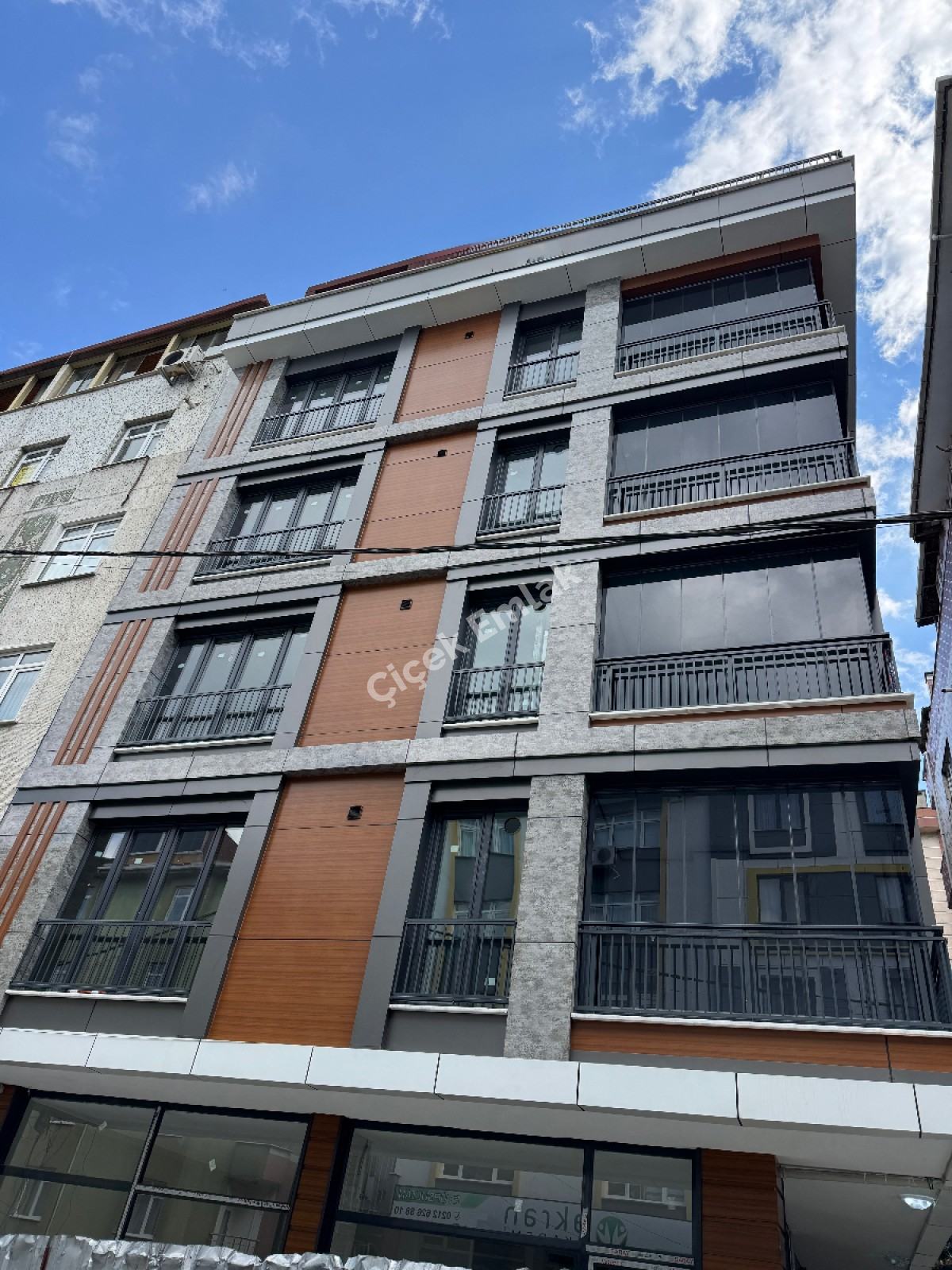 Binevler'de Metro'ya Çok Yakın 2+1 & 100 m2 Sıfır Lüks Konut Satılık