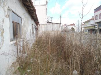 TURGUTBEYDE PINARHİSAR YOLUNA CEPHELİ AVLULU KERPİÇ EV