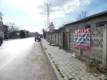 TURGUTBEYDE PINARHİSAR YOLUNA CEPHELİ AVLULU KERPİÇ EV