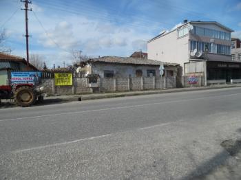 TURGUTBEYDE PINARHİSAR YOLUNA CEPHELİ AVLULU KERPİÇ EV
