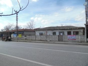 TURGUTBEYDE PINARHİSAR YOLUNA CEPHELİ AVLULU KERPİÇ EV