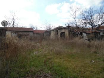 TURGUTBEYDE PINARHİSAR YOLUNA CEPHELİ AVLULU KERPİÇ EV