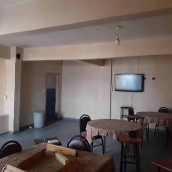 KÖY İÇERİSİNDE CADDE CEPHELİ İÇİNDE 3 KATLI BİNA BULUNAN ARSA