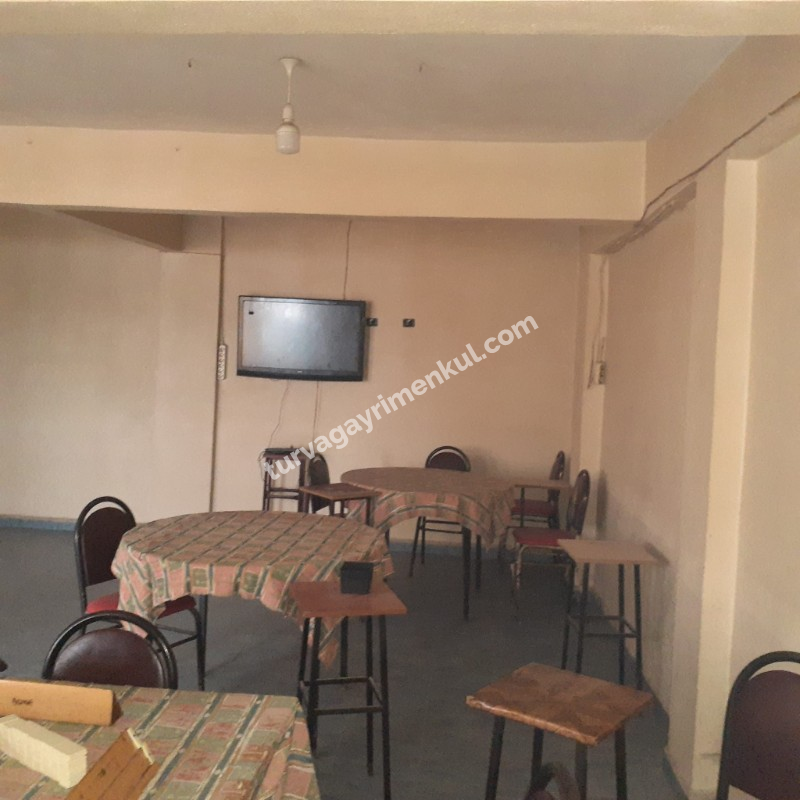 KÖY İÇERİSİNDE CADDE CEPHELİ İÇİNDE 3 KATLI BİNA BULUNAN ARSA