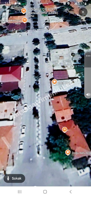 KÖY İÇERİSİNDE CADDE CEPHELİ İÇİNDE 3 KATLI BİNA BULUNAN ARSA