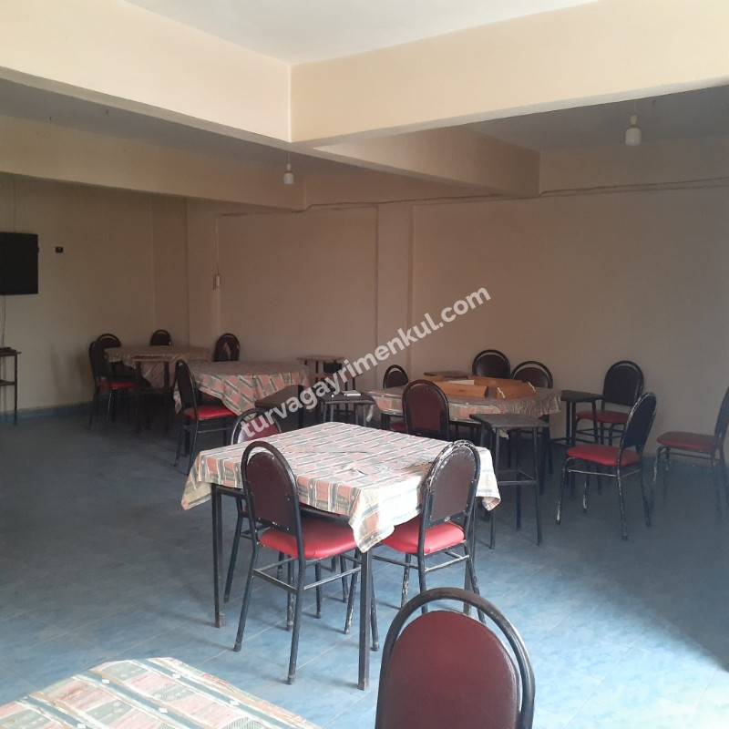 KÖY İÇERİSİNDE CADDE CEPHELİ İÇİNDE 3 KATLI BİNA BULUNAN ARSA