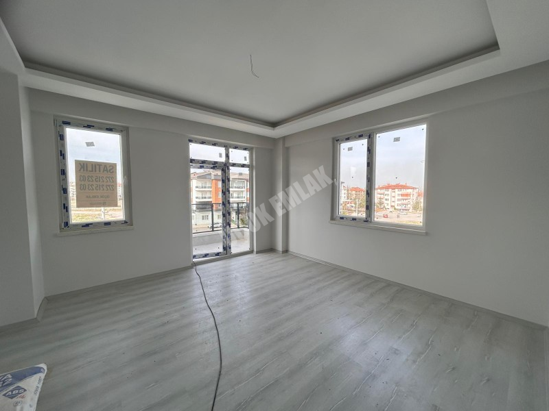 AFYON ÜÇOK EMLAKTAN KANLICA MAH 2+1 80M² SIFIR SATILLIK DAİRE 