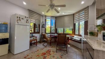 Girne Bellapais Bölgesinde Özel Havuzlu ve Peyzajlı Satılık 4+1 Villa