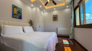 Girne Bellapais Bölgesinde Özel Havuzlu ve Peyzajlı Satılık 4+1 Villa