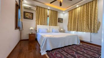 Girne Bellapais Bölgesinde Özel Havuzlu ve Peyzajlı Satılık 4+1 Villa