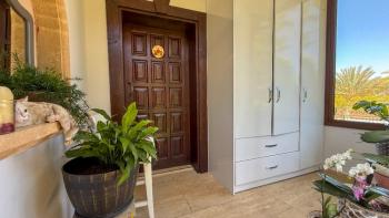 Girne Bellapais Bölgesinde Özel Havuzlu ve Peyzajlı Satılık 4+1 Villa