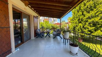 Girne Bellapais Bölgesinde Özel Havuzlu ve Peyzajlı Satılık 4+1 Villa