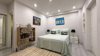 Girne Bellapais Bölgesinde Özel Havuzlu ve Peyzajlı Satılık 4+1 Villa