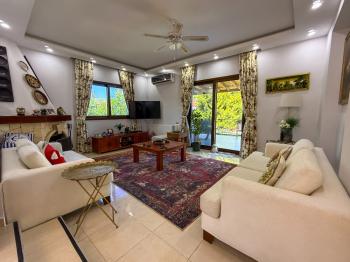 Girne Bellapais Bölgesinde Özel Havuzlu ve Peyzajlı Satılık 4+1 Villa