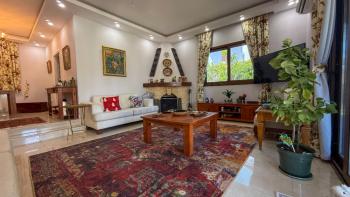 Girne Bellapais Bölgesinde Özel Havuzlu ve Peyzajlı Satılık 4+1 Villa