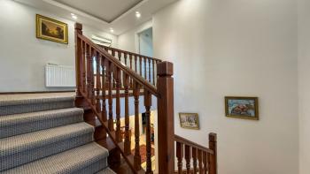 Girne Bellapais Bölgesinde Özel Havuzlu ve Peyzajlı Satılık 4+1 Villa