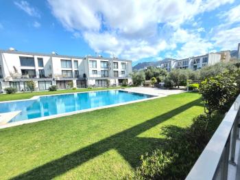 KKTC Girne Alsancak'ta Merit'lere Yakın Site İçerisinde Satılık 1+1 Daire