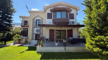 Girne Bellapais Bölgesinde Özel Havuzlu ve Peyzajlı Satılık 4+1 Villa