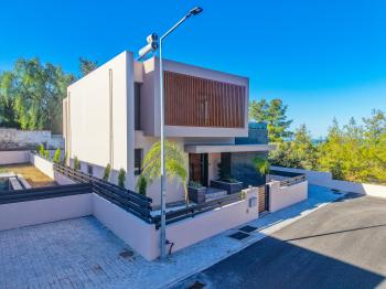 Girne Çatalköy'de Özel Yüzme Havuzlu, Geniş bahçeli, 4+1, Modern Tasarım lüks Satılık Villalar