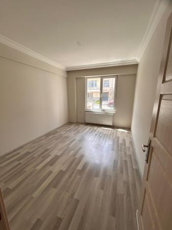AFYON ÜÇOK EMLAKTAN ZAFER MAH  3+1 120M² TEMİZ BAKIMLI KİRALIK  DAİRE 