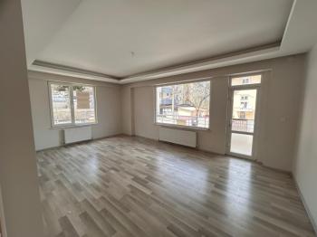 AFYON ÜÇOK EMLAKTAN ZAFER MAH  3+1 120M² TEMİZ BAKIMLI KİRALIK  DAİRE 