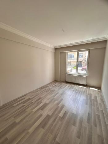 AFYON ÜÇOK EMLAKTAN ZAFER MAH  3+1 120M² TEMİZ BAKIMLI KİRALIK  DAİRE 