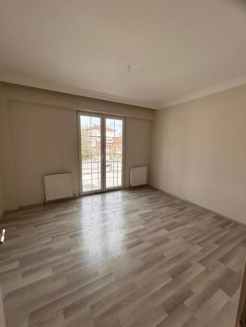 AFYON ÜÇOK EMLAKTAN ZAFER MAH  3+1 120M² TEMİZ BAKIMLI KİRALIK  DAİRE 