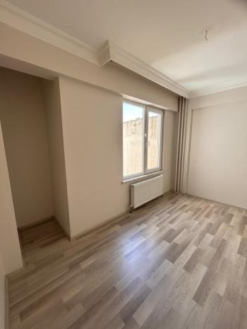 AFYON ÜÇOK EMLAKTAN ZAFER MAH  3+1 120M² TEMİZ BAKIMLI KİRALIK  DAİRE 
