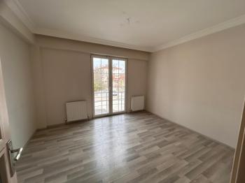 AFYON ÜÇOK EMLAKTAN ZAFER MAH  3+1 120M² TEMİZ BAKIMLI KİRALIK  DAİRE 