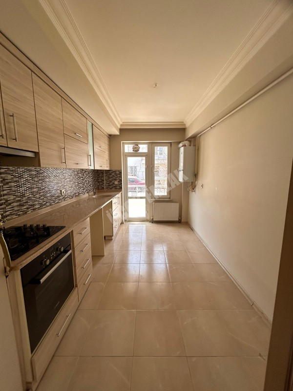AFYON ÜÇOK EMLAKTAN ZAFER MAH  3+1 120M² TEMİZ BAKIMLI KİRALIK  DAİRE 