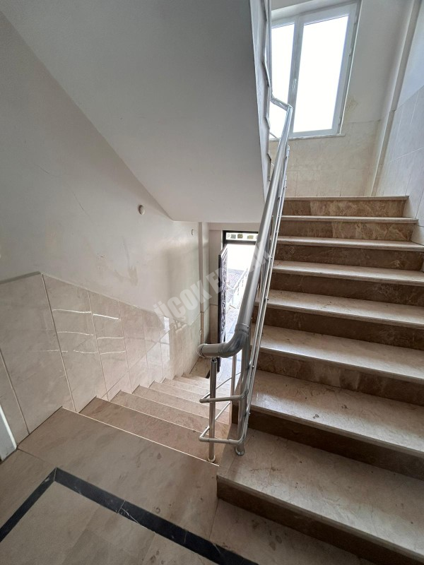AFYON ÜÇOK EMLAKTAN ZAFER MAH  3+1 120M² TEMİZ BAKIMLI KİRALIK  DAİRE 
