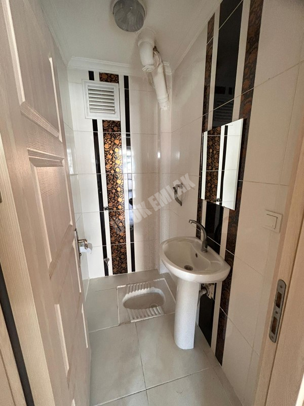 AFYON ÜÇOK EMLAKTAN ZAFER MAH  3+1 120M² TEMİZ BAKIMLI KİRALIK  DAİRE 