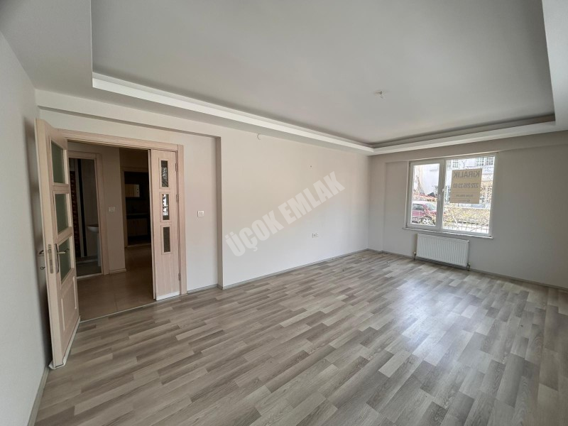 AFYON ÜÇOK EMLAKTAN ZAFER MAH  3+1 120M² TEMİZ BAKIMLI KİRALIK  DAİRE 