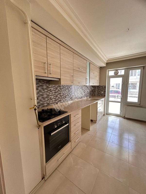 AFYON ÜÇOK EMLAKTAN ZAFER MAH  3+1 120M² TEMİZ BAKIMLI KİRALIK  DAİRE 