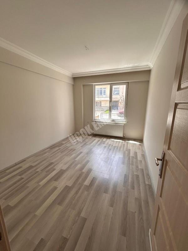 AFYON ÜÇOK EMLAKTAN ZAFER MAH  3+1 120M² TEMİZ BAKIMLI KİRALIK  DAİRE 