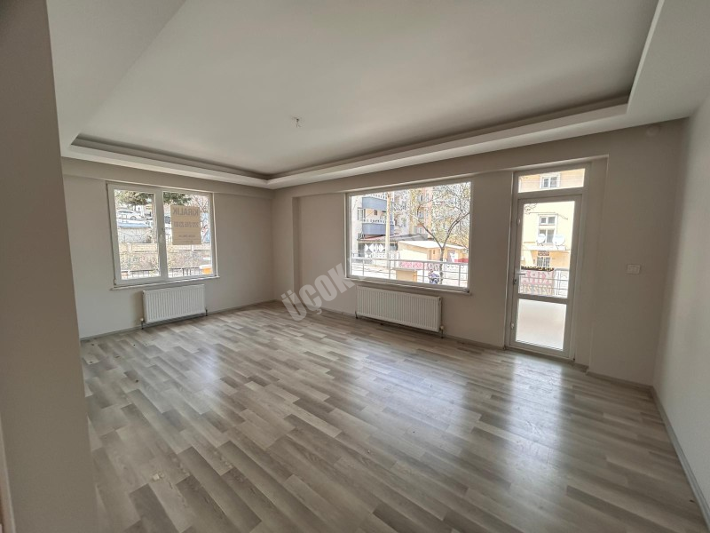 AFYON ÜÇOK EMLAKTAN ZAFER MAH  3+1 120M² TEMİZ BAKIMLI KİRALIK  DAİRE 