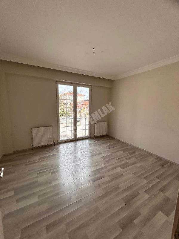 AFYON ÜÇOK EMLAKTAN ZAFER MAH  3+1 120M² TEMİZ BAKIMLI KİRALIK  DAİRE 