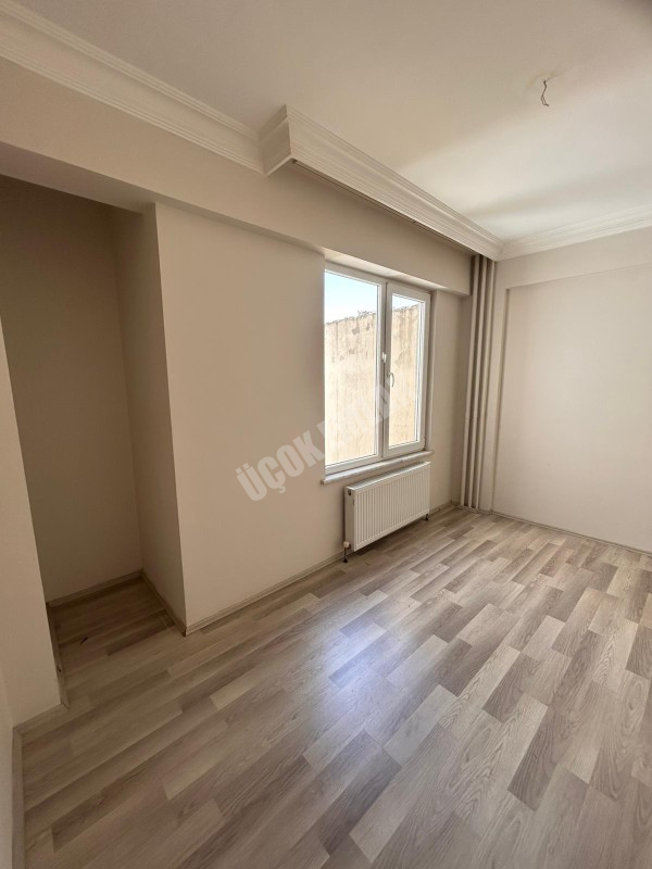AFYON ÜÇOK EMLAKTAN ZAFER MAH  3+1 120M² TEMİZ BAKIMLI KİRALIK  DAİRE 
