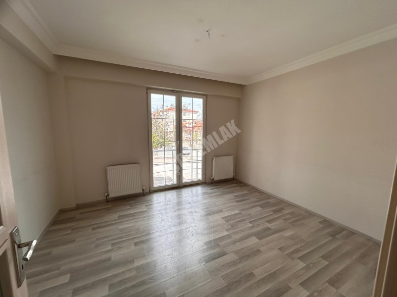 AFYON ÜÇOK EMLAKTAN ZAFER MAH  3+1 120M² TEMİZ BAKIMLI KİRALIK  DAİRE 