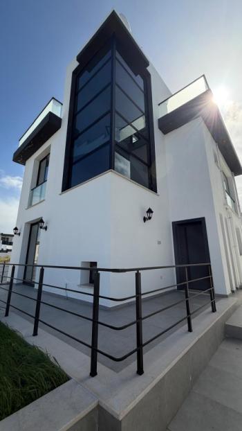  Girne Çatalköy'de Satılık Dubleks Havuzlu 3+1 Villa