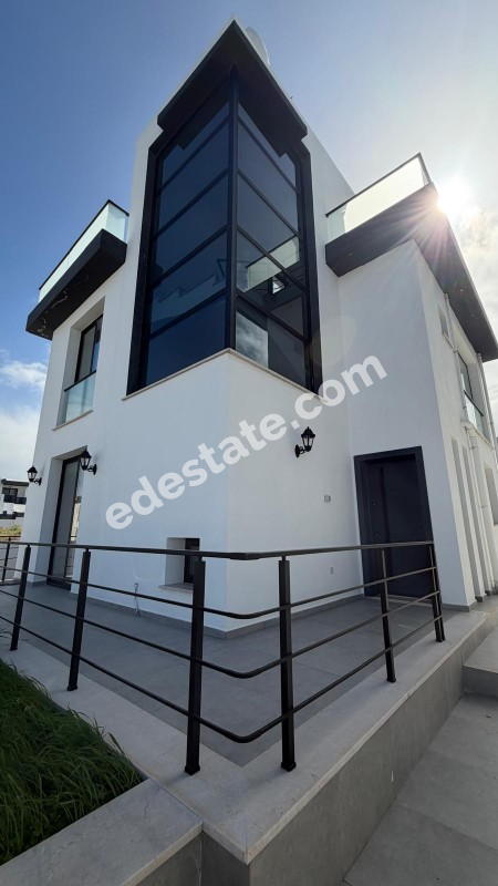 Girne Çatalköy\\\\\\\\\\\\\\\\\\\\\\\\\\\\\\\'de  Satılık Dubleks Havuzlu 3+1 Villa