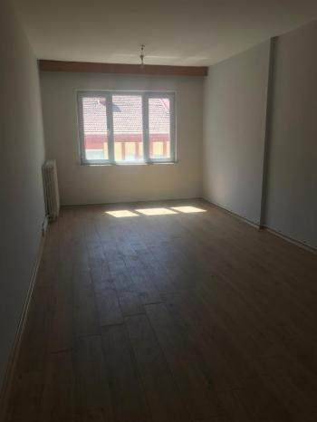 GÜVENAY - ÇORUM GAZİ CAD. MEYDAN YANINDA 3+1 KİRALIK DAİRE