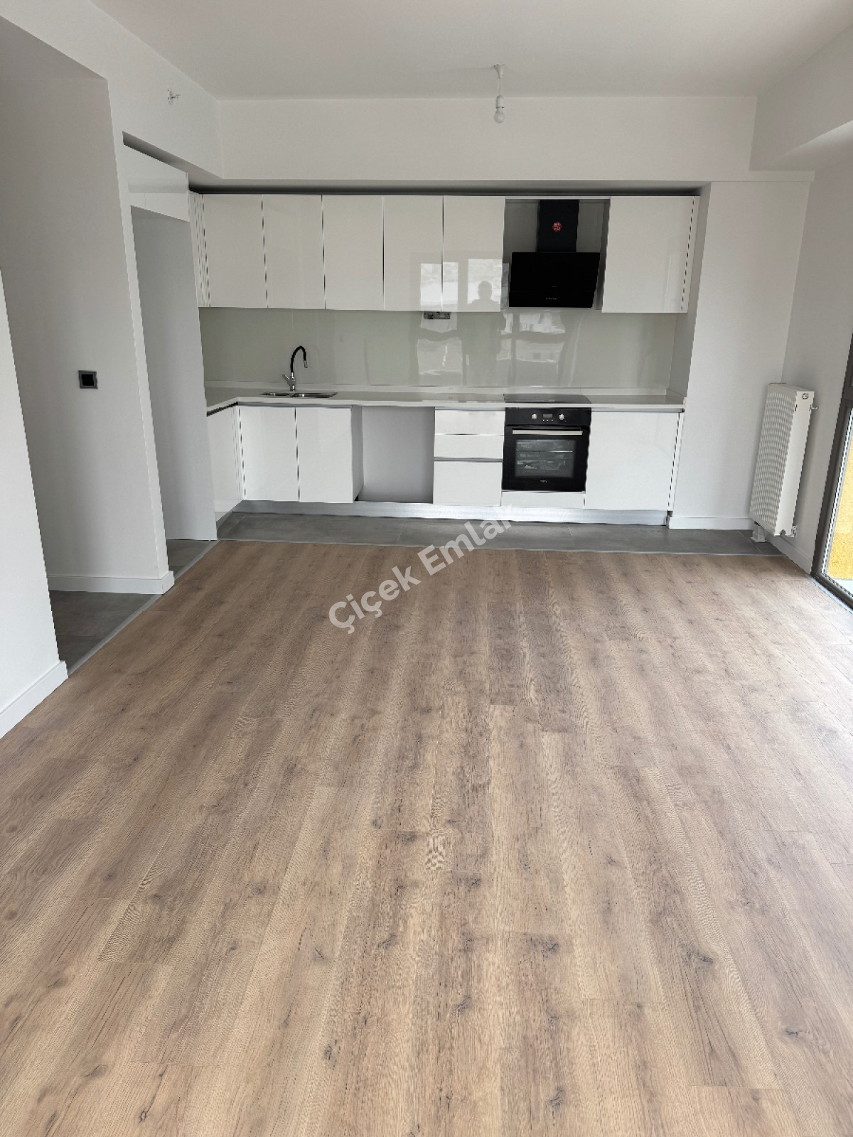 Bağcılar 15 Temmuz Mah. Flat 24’te İskanlı, 35.000 TL Kira Getirili 2+1