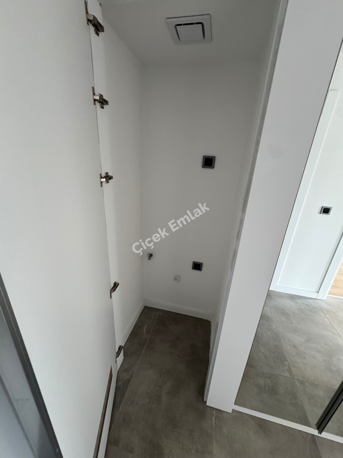 Bağcılar 15 Temmuz Mah. Flat 24’te İskanlı, 35.000 TL Kira Getirili 2+1