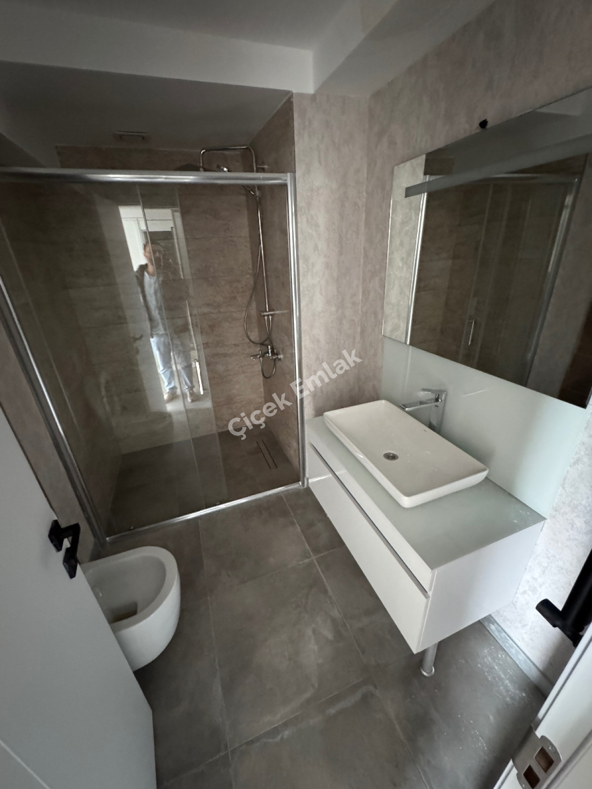 Bağcılar 15 Temmuz Mah. Flat 24’te İskanlı, 35.000 TL Kira Getirili 2+1