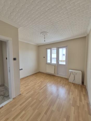 AFYON ÜÇOK EMLAKTAN MAREŞAL F ÇAKMAK MAH TEMİZ BAKIMLI 2+1 90M² KİRALIK DAİRE 